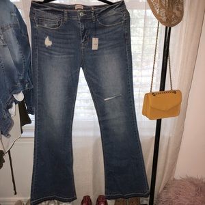 Sneak Peek bell-bottom Jeans (Buckle)